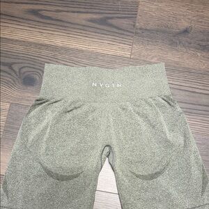 NVGTN gray contour shorts